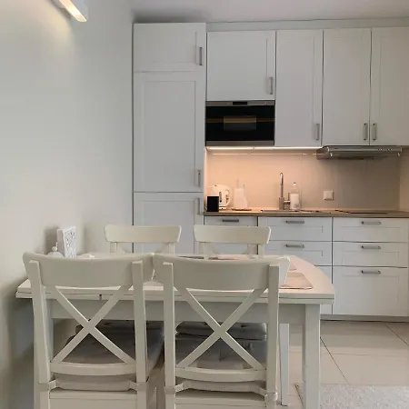 Victus Apartamenty, Cadena *