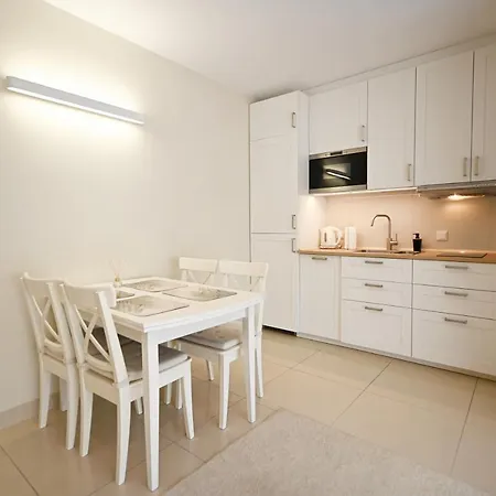 Victus Apartamenty, Cadena