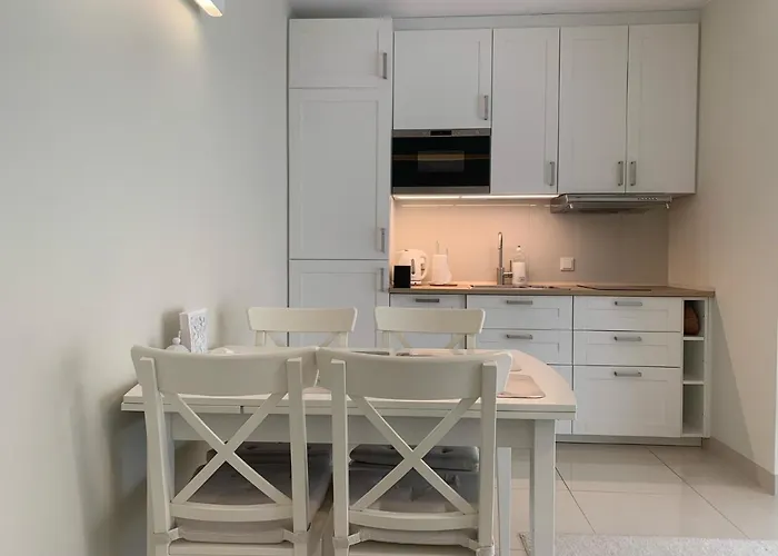 Victus Apartamenty, Cadena *